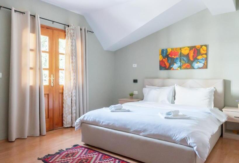 带阳台的豪华间, Garden Boutique B&b