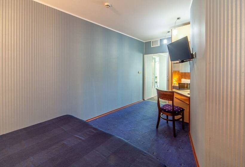 דירת חדר דלוקס, Elegans