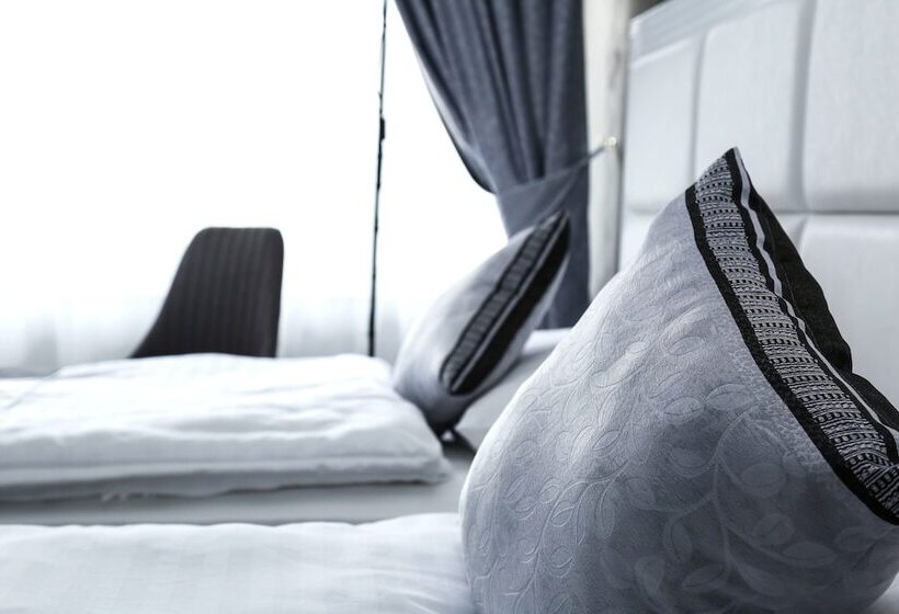 اتاق استاندارد با بالکن, Goris