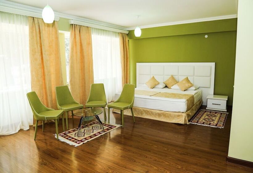 اتاق راحتی سه تخته, Goris