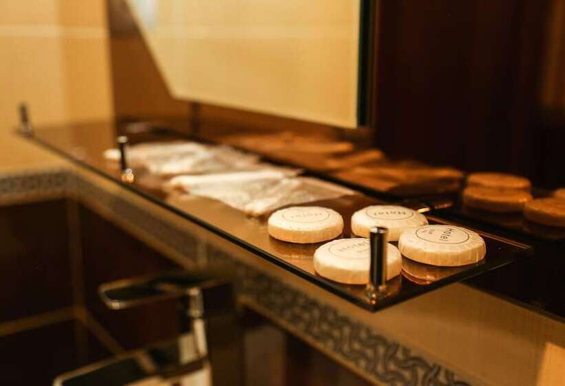 اتاق لوکس, Goris