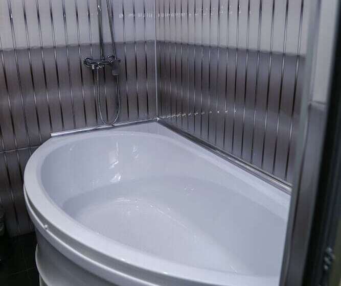 اتاق استاندارد چهار تخته, Goris