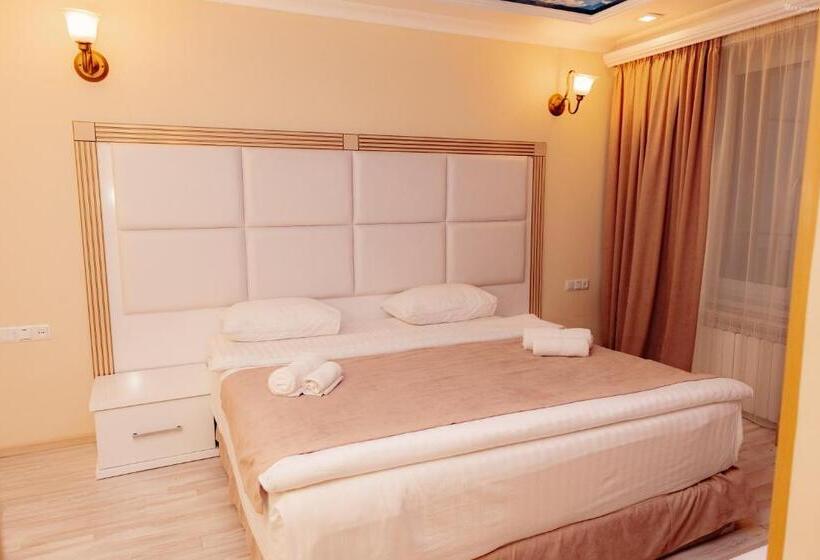 سوییت لوکس, Goris