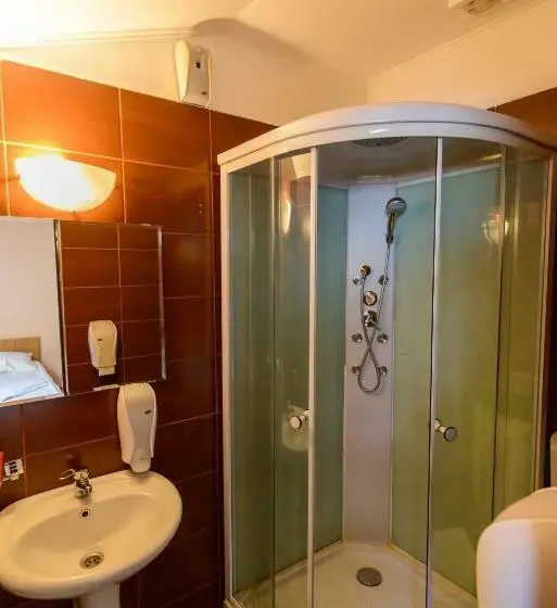 Quarto Triplo Standart, Lacetate