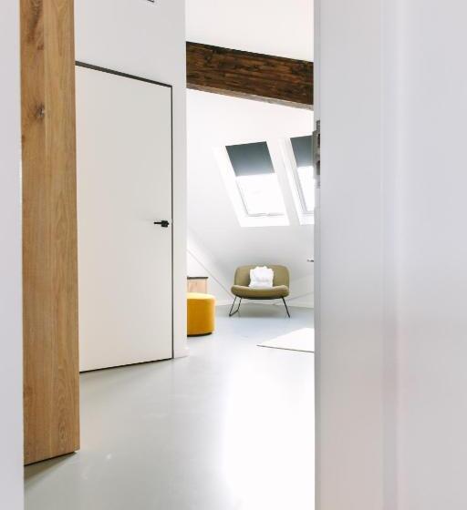 Номер Стандарт, Trust