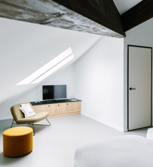 Номер Стандарт, Trust