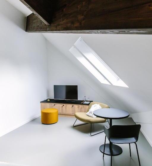 Номер Стандарт, Trust