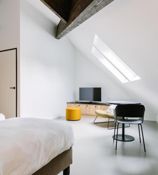 Номер Стандарт, Trust