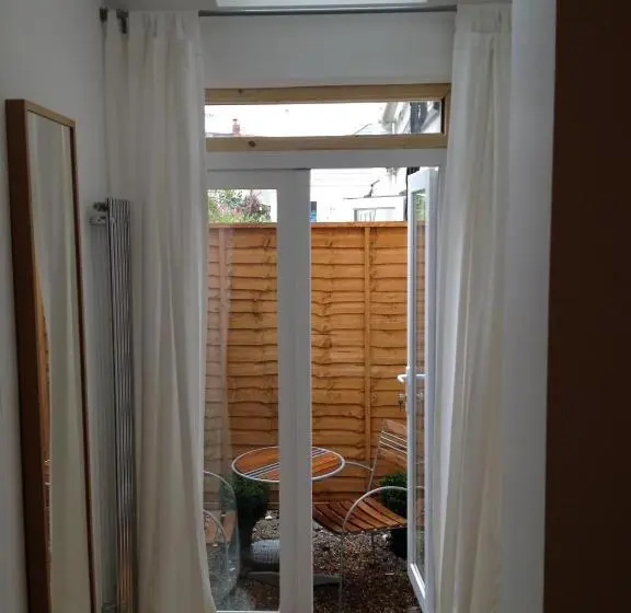 スタンダードインサイドビュールーム, Langland Road B&b