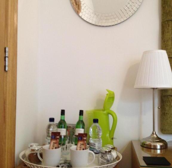 标准间内部标间, Langland Road B&b