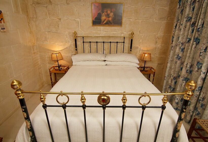 اتاق اکونومی, Maria's B&b