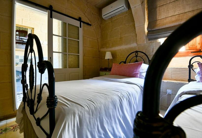 اتاق استاندارد, Maria's B&b