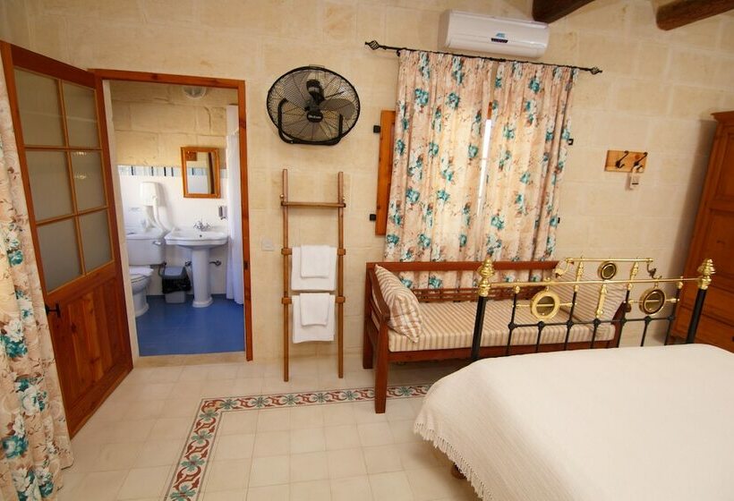 اتاق اکونومی, Maria's B&b