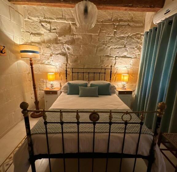 اتاق اکونومی, Maria's B&b