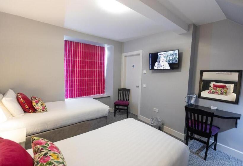 스탠다드 트리플 룸, Behan's Horseshoe Bar & Restaurant