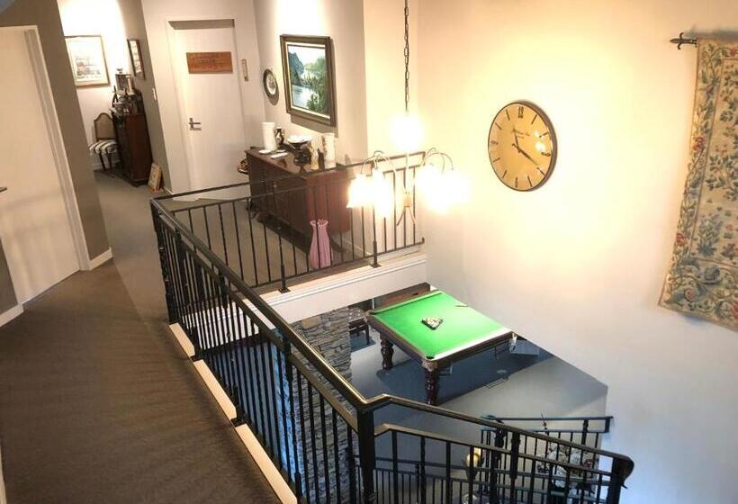 高级三人间, Karanda Bnb