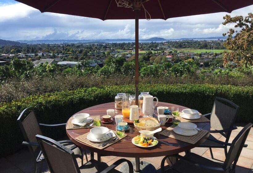 高级三人间, Karanda Bnb