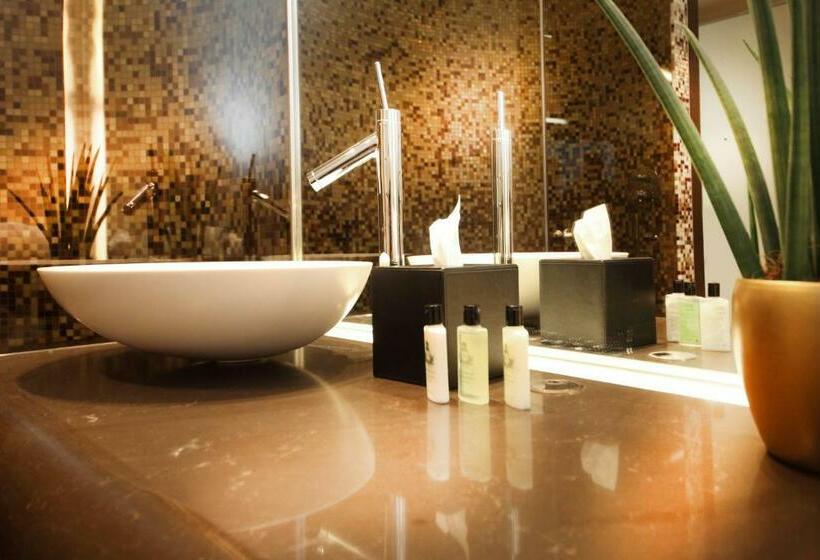 غرفة كومفورت, Neues Tor