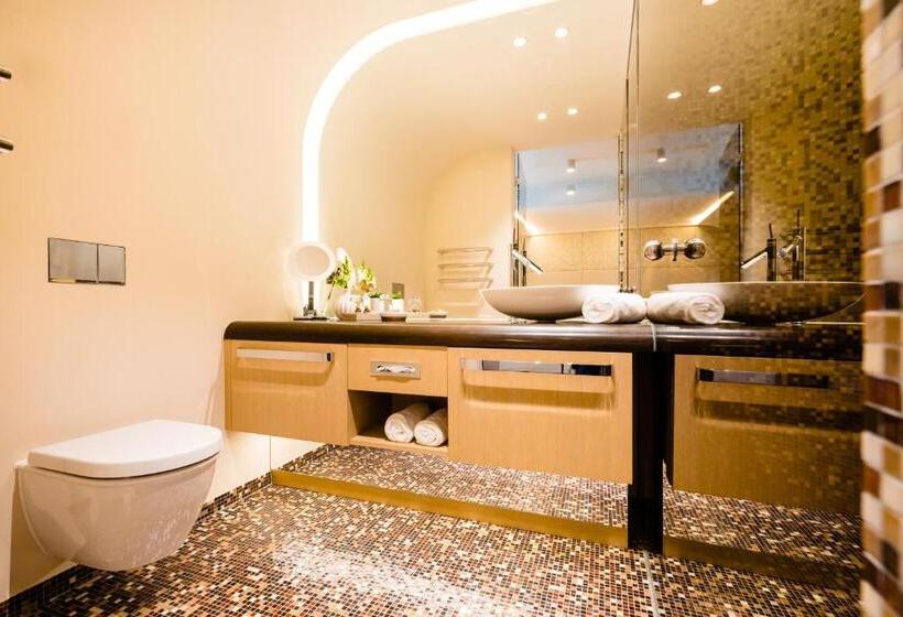 غرفة بيزنس, Neues Tor