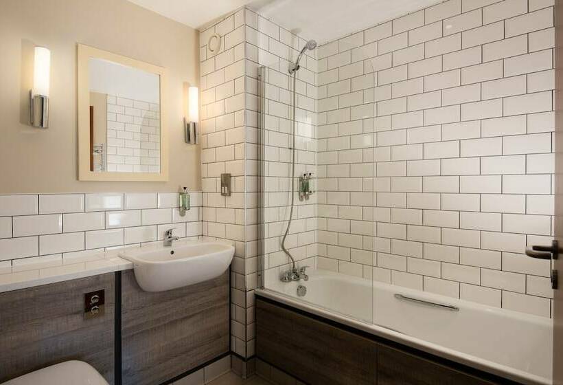 스탠다드 룸, The Hog S Head Inn   The Inn Collection Group