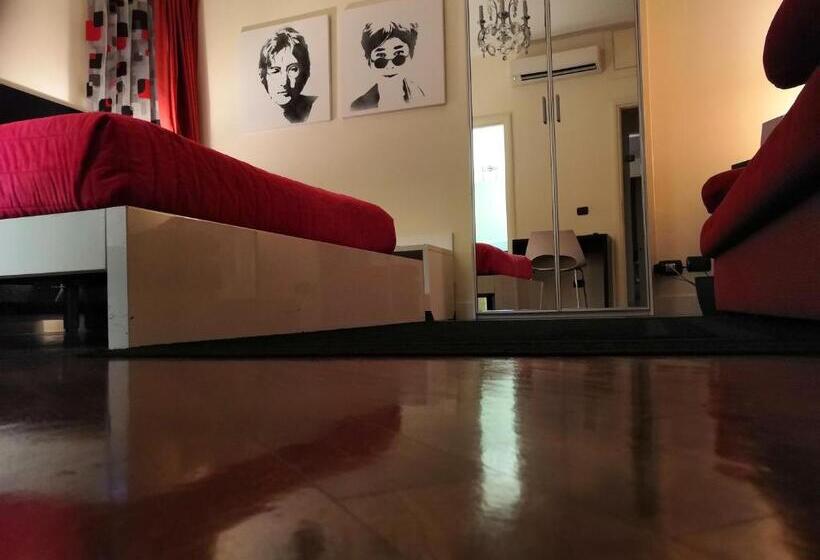 اتاق لوکس, L Orto Degli Otelli