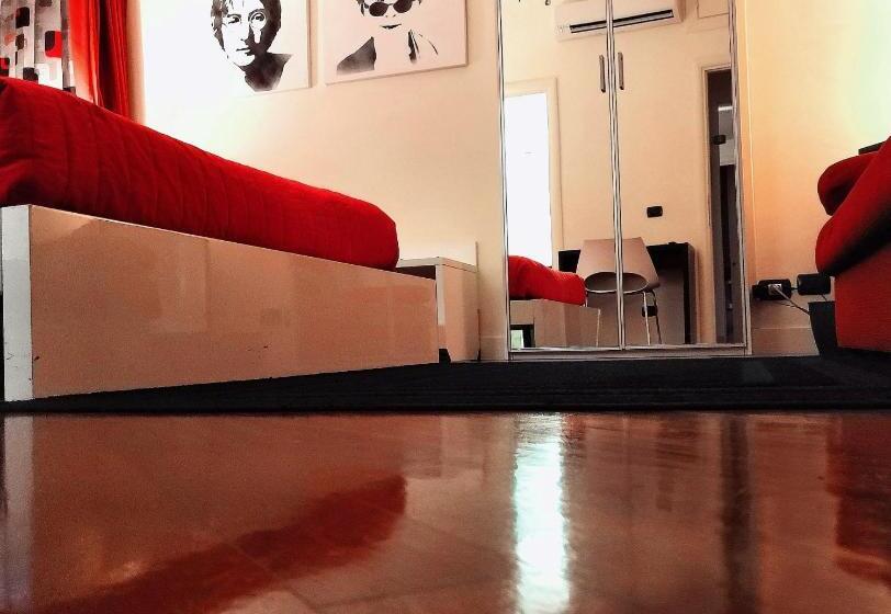 اتاق لوکس, L Orto Degli Otelli