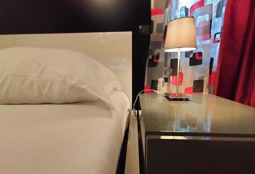 اتاق لوکس, L Orto Degli Otelli