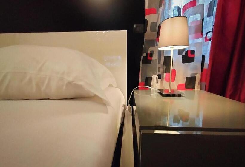 اتاق لوکس, L Orto Degli Otelli