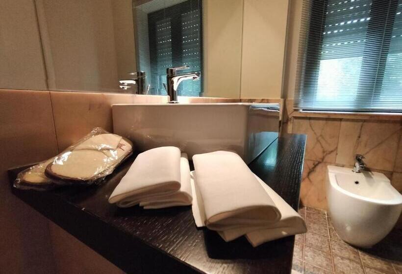 اتاق لوکس, L Orto Degli Otelli