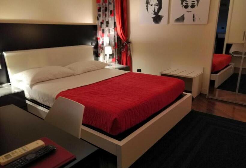 اتاق لوکس, L Orto Degli Otelli