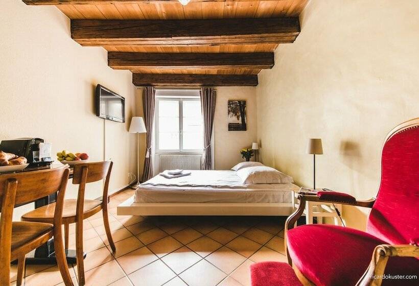 غرفة قياسية, Aux Chambres Du Banneret