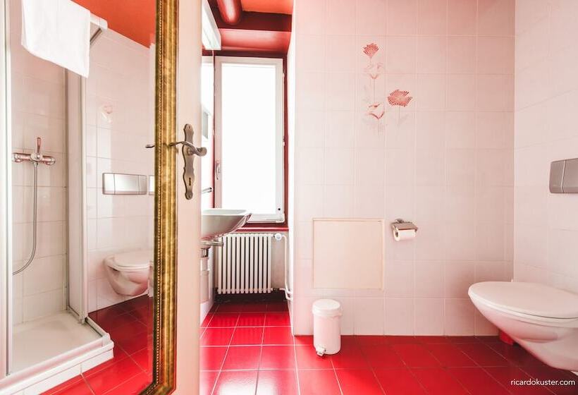 غرفة قياسية رباعية, Aux Chambres Du Banneret