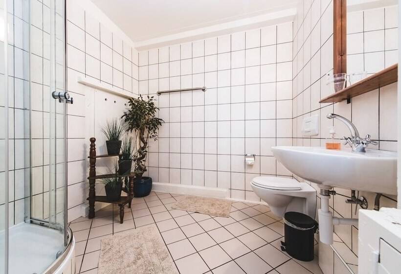 غرفة عادية خماسية, Aux Chambres Du Banneret