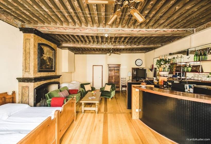 غرفة عادية خماسية, Aux Chambres Du Banneret