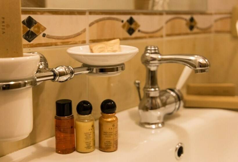 חדר סטנדרט יחיד, Elia