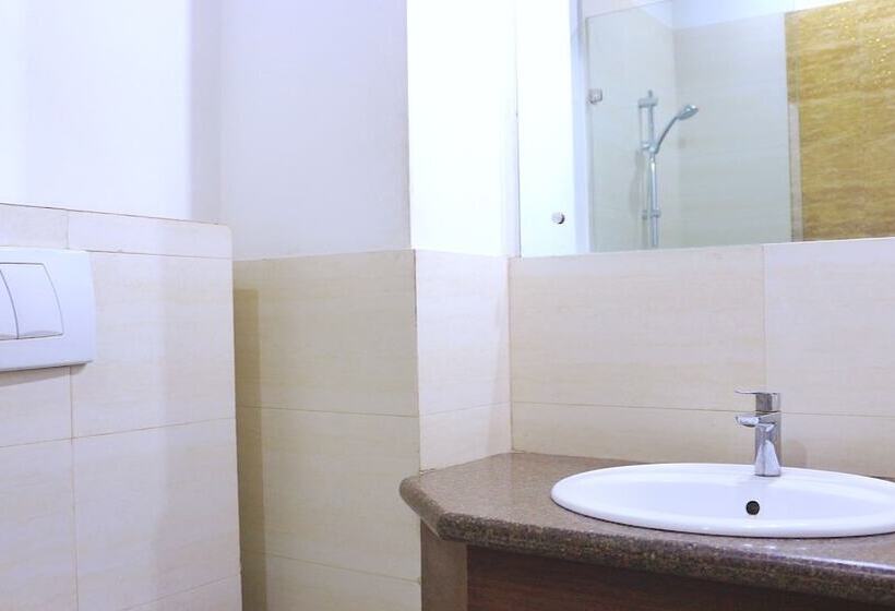 Quarto Deluxe, Haris Mg Road Gurugram