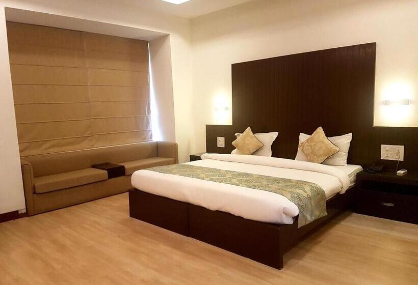 Quarto Quádruplo Deluxe, Haris Mg Road Gurugram