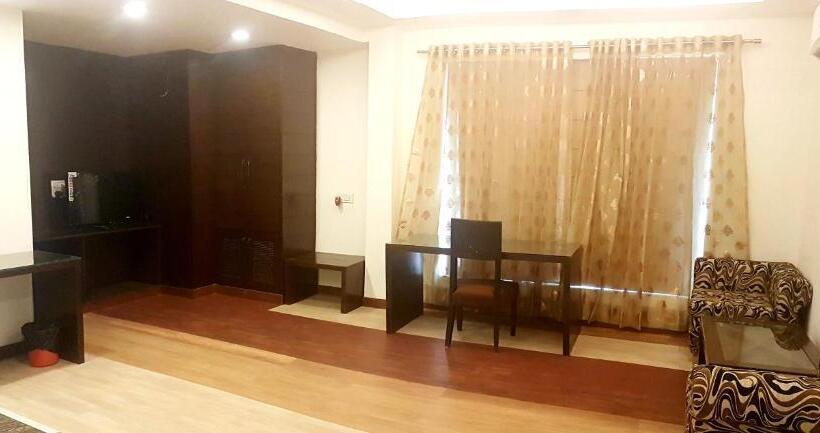 四人豪华间, Haris Mg Road Gurugram