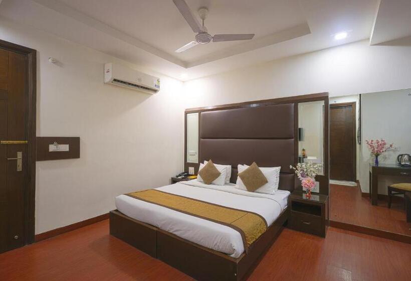 Quarto Deluxe, Haris Mg Road Gurugram