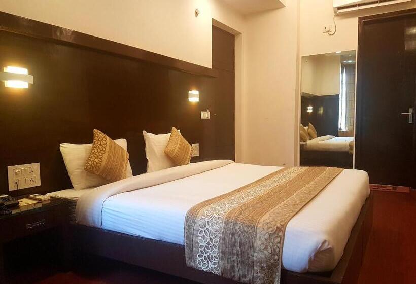 Quarto Deluxe, Haris Mg Road Gurugram