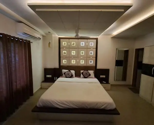 سوییت, Shiv Lake Bhuj