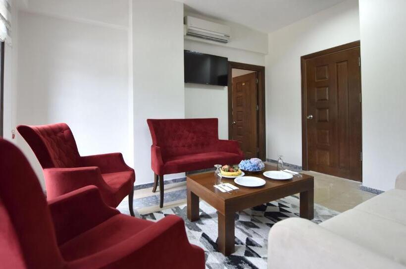 سوئیت جونیور با چشم‌انداز باغ, Zagnospasa Konaklari