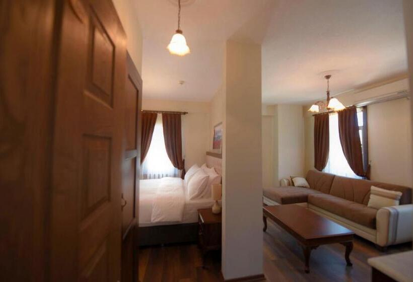 سوئیت جونیور با چشم‌انداز باغ, Zagnospasa Konaklari