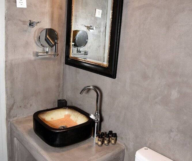 اتاق خانوادگی, Aletro Cottage Houses