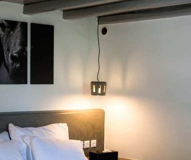 اتاق خانوادگی, Aletro Cottage Houses