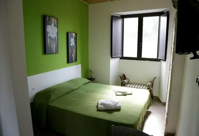 スタンダードスタジオ, All'ombra Del Noce B&b