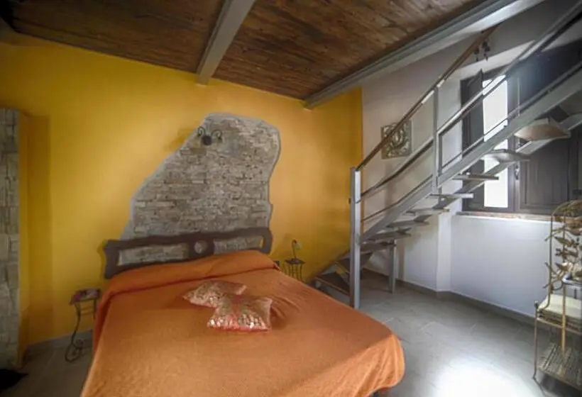 スタンダードスタジオ, All'ombra Del Noce B&b