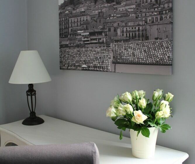 اتاق استاندارد سه نفره, Apartment Via Dell Astrologo