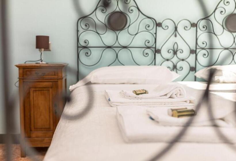 Superior Szoba King Size Bed, Albergo Diffuso Ca' Spiga