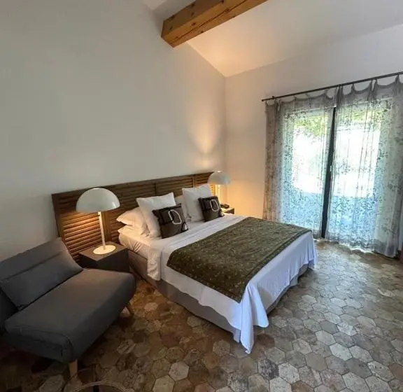 スタンダードルーム, Auberge De L Oumède